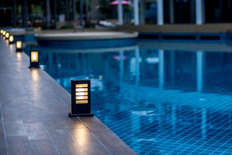 Les finitions soignées font la différence sur une piscine en béton